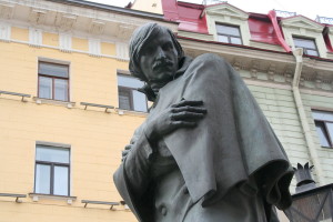 La stutua di Nikolaj V. Gogol' a Pietroburgo